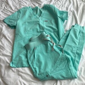 Figs Women's Scrub Set in Aqua